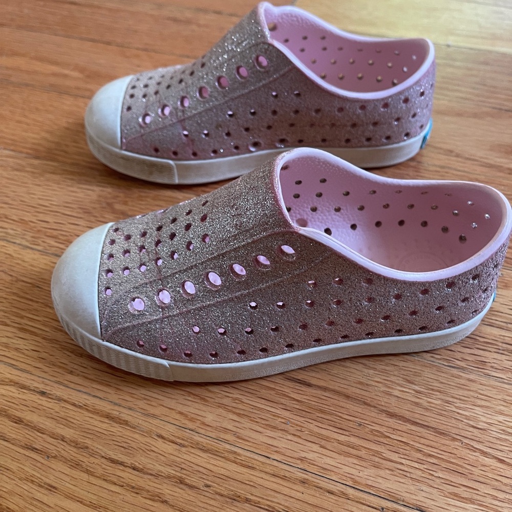 Native pink glitter shoes